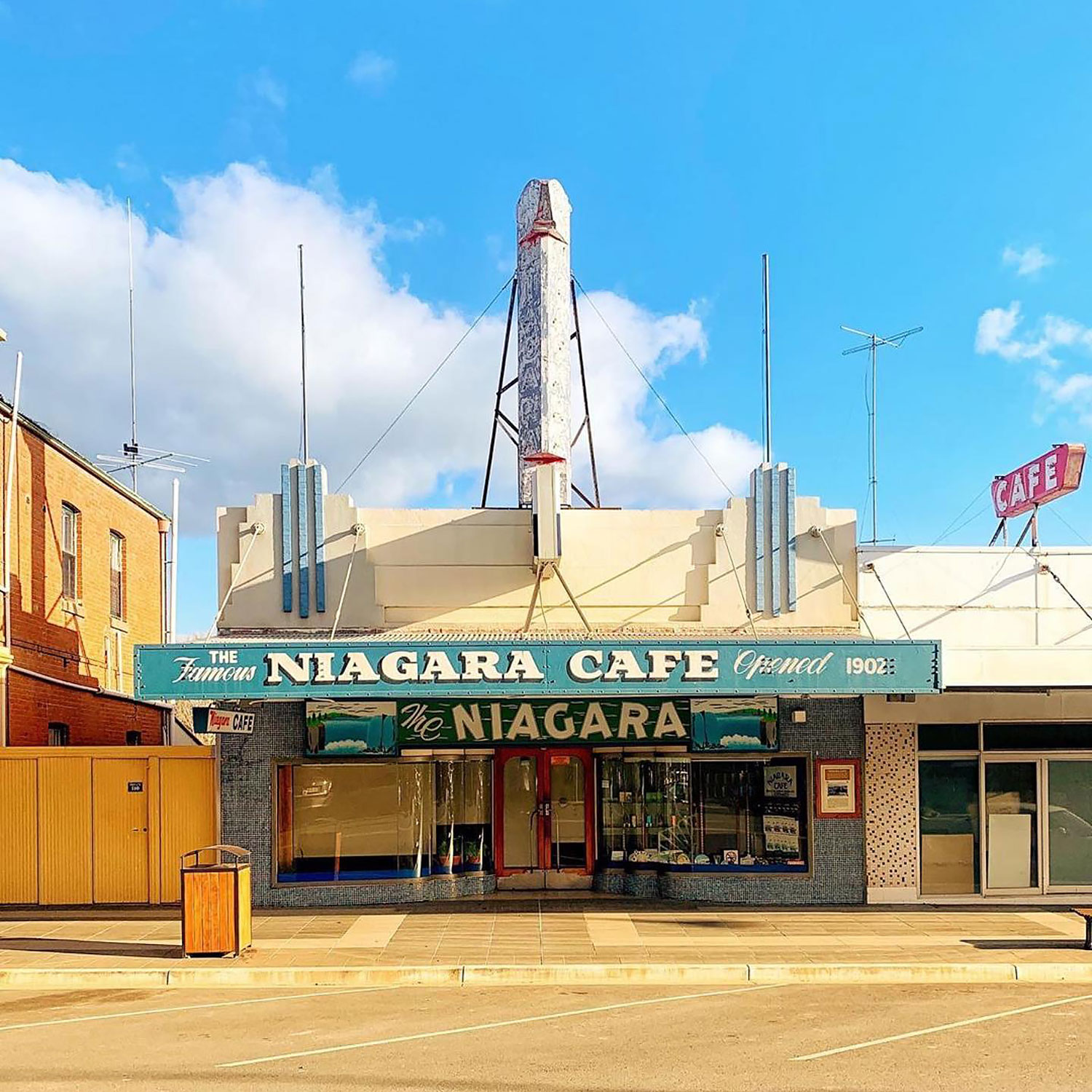 Art Deco style diner Niagara Café